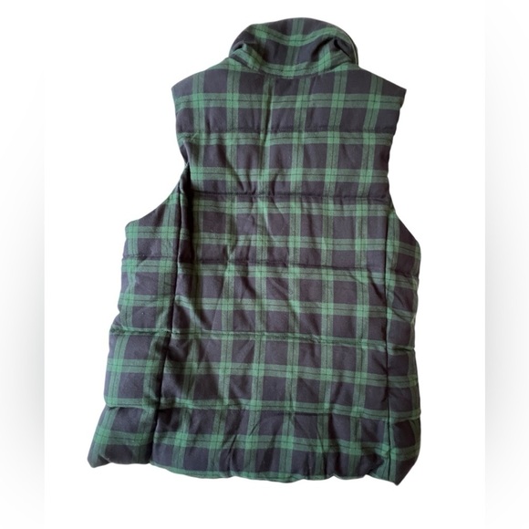 Old navy women’s cozy puffer vest. Size medium! NWOT - Picture 2 of 6